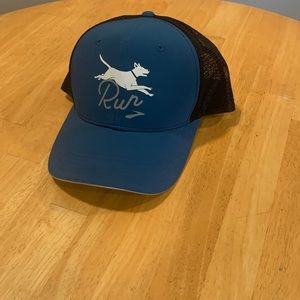 Brooks running trucker hat